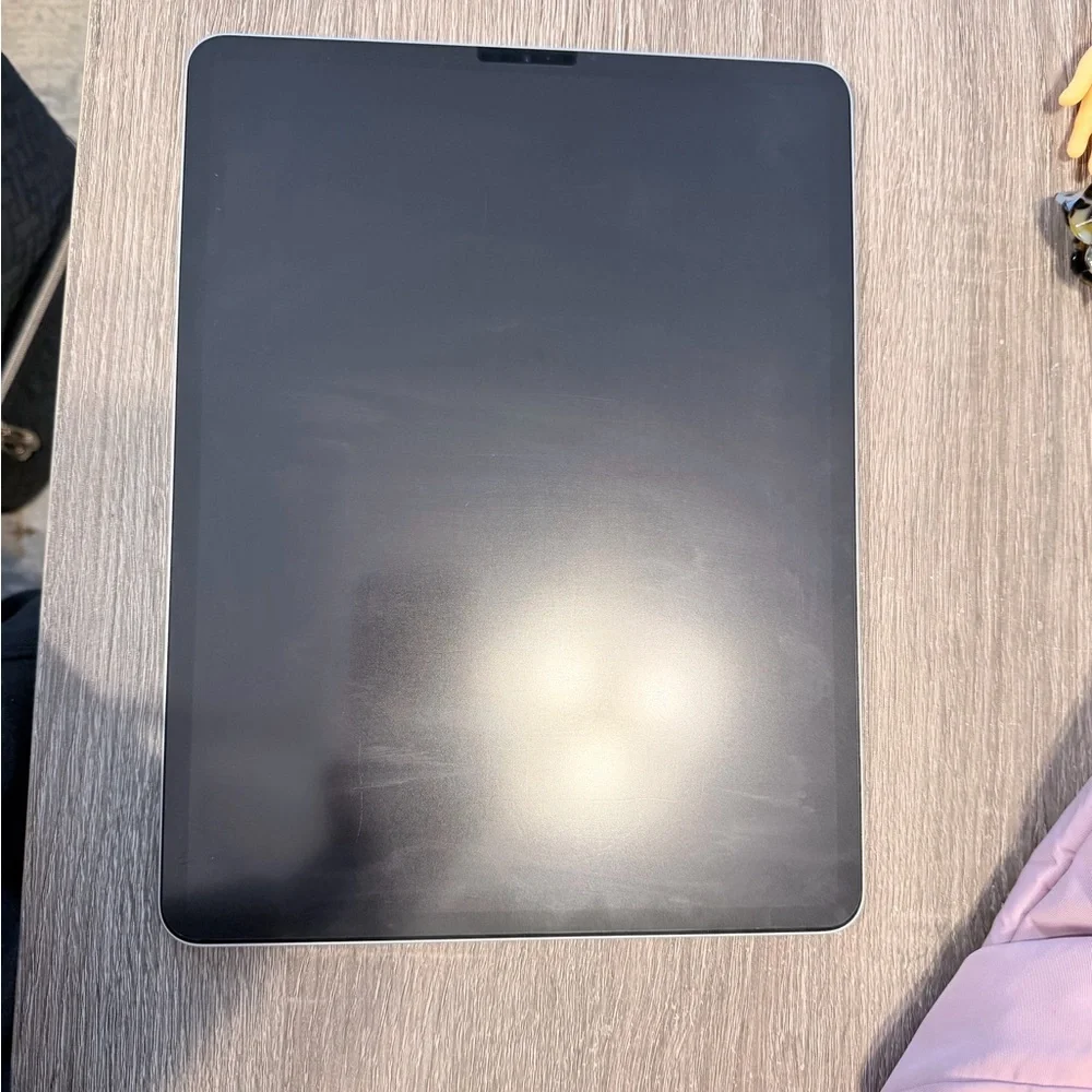 Apple iPad Pro 12.9-inch 6th Gen Wi-Fi Tablet Silver 256GB Keyboard folio